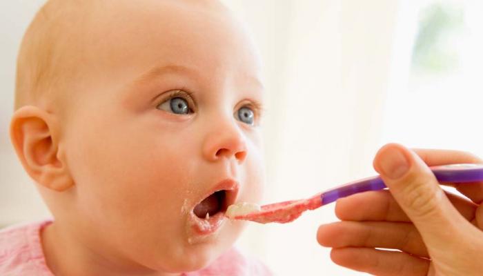 Почему ребенок не ест и что с этим делать Почему годовалый ребенок не ест жидкое