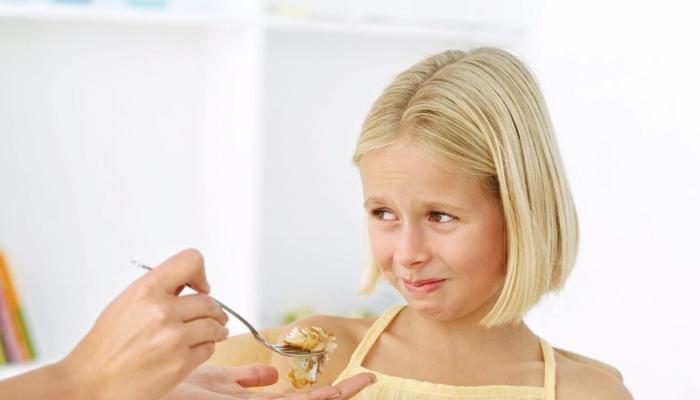 Что делать, если ребенок ничего не ест Почему ребенок не ест обычную еду